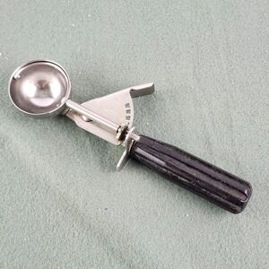 Vintage Williamson 2.5" Ice Cream Scoop Made in USA Black Handle